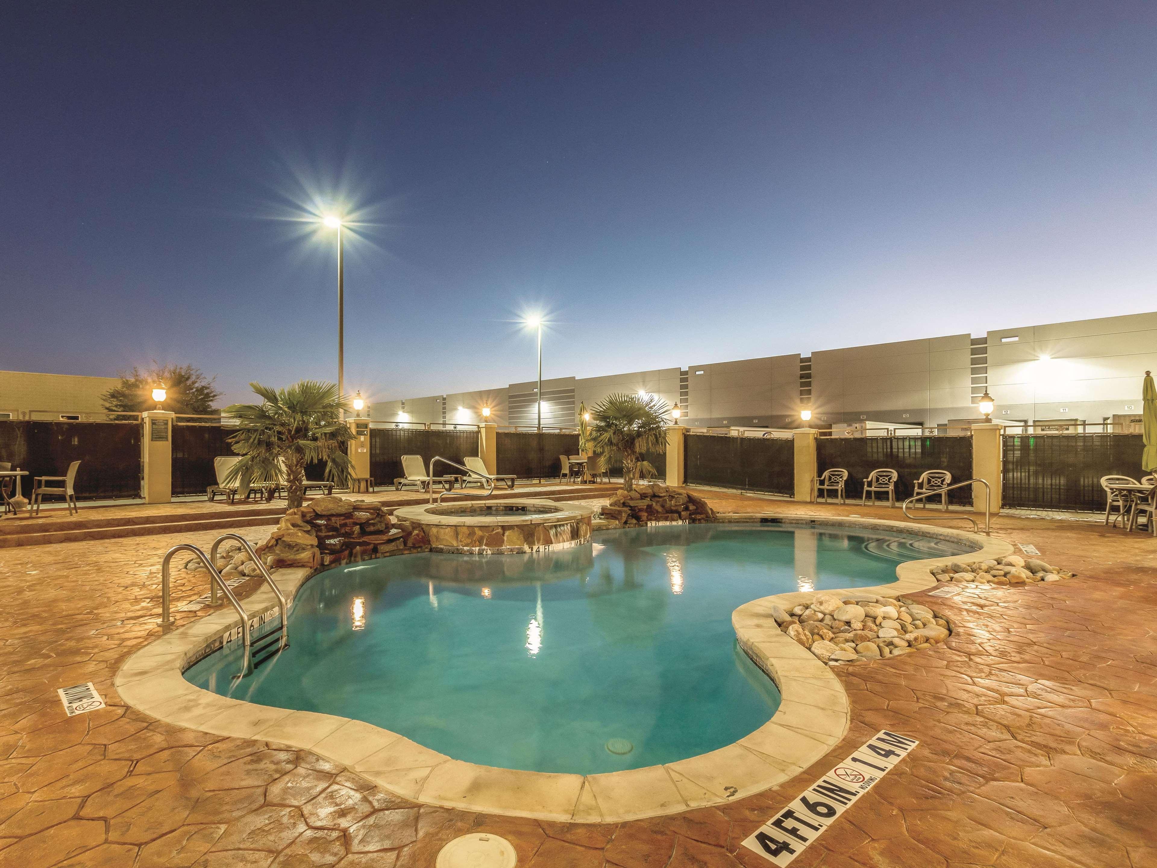 La Quinta By Wyndham Dallas Grand Prairie South Hotel Exterior foto